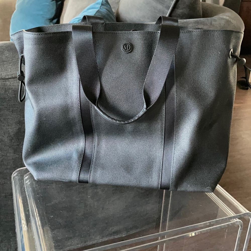 Lululemon tote bag